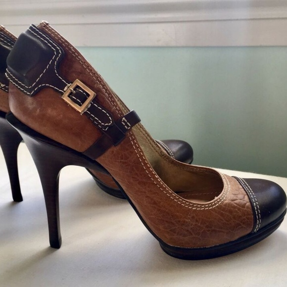 Gorgeous Two Tone Genuine Leather Dumond Heels - Picture 1 of 4